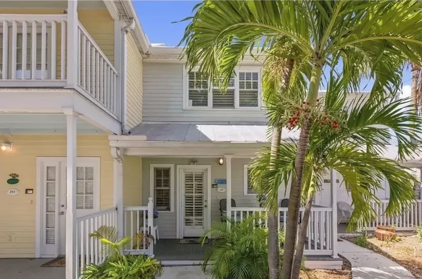 Truman Annex 2 bedroom 2.5 bath Townhouse- Newly renovated. Steps to pool - Image 1