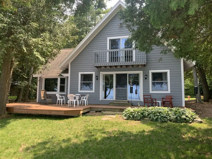 Waterfront vacation home on Garrett Bay with private dock (summer season) - Image 1