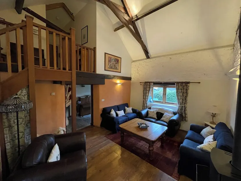 Grade II listed comfy barn conversion close to Taunton - Dogs welcome! - Image 1
