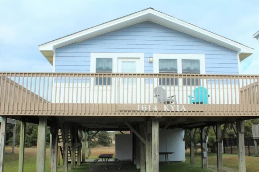 Deacon on Dolphin! Quaint 3rd Row Beach House with Ocean Views! - Image 1