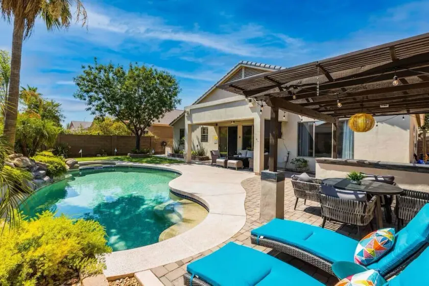 Relax in Paradise - 4 Bed + 2 Bath w/ Gorgeous Heated Private Pool & Spa! - Image 1