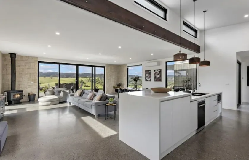 Luxury Modern Farm Stay with Country Living - Image 1