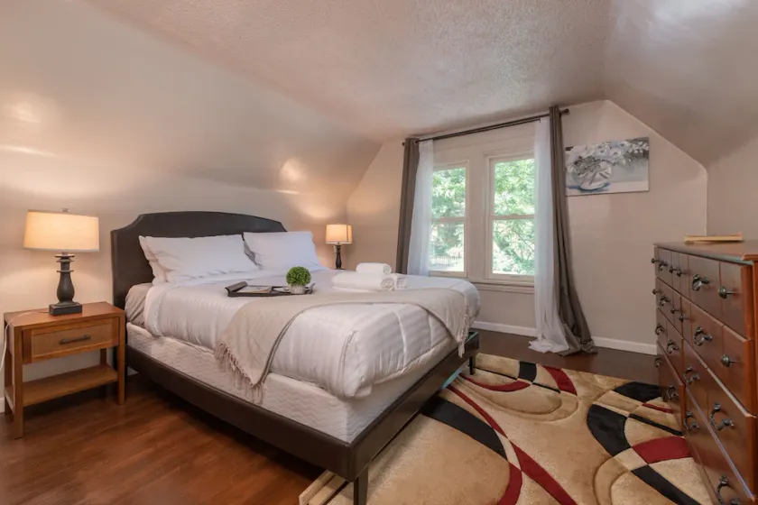 Experience Twin Cites, Spacious, Entire House - Image 1