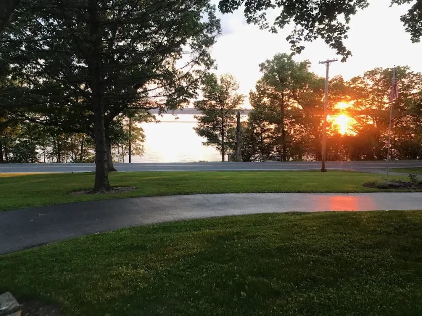 Fully Furnished Seneca Lake Lakefront Rental - Image 1