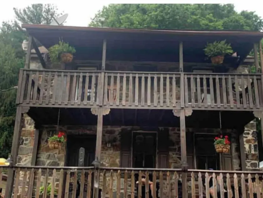 Renovated historic stone house very close to the Potomac River - Image 1