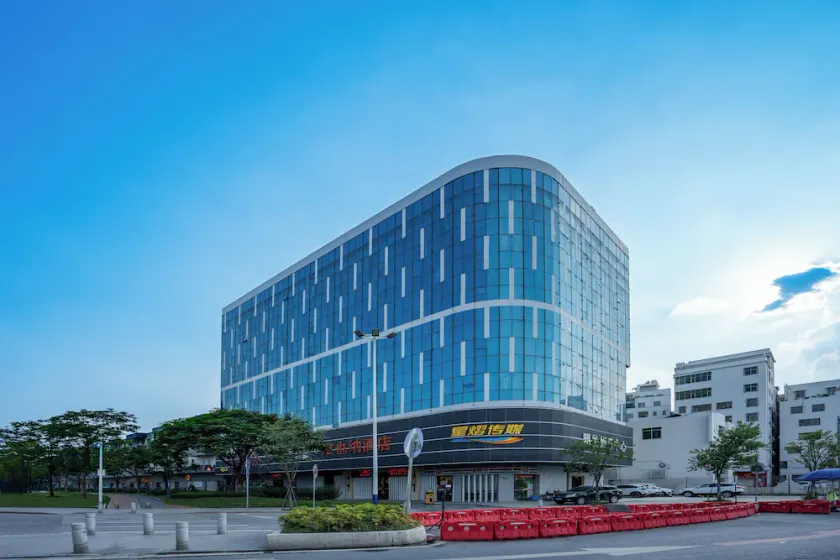 Vienna Intl. Hotel Baiyun Airport - Image 1
