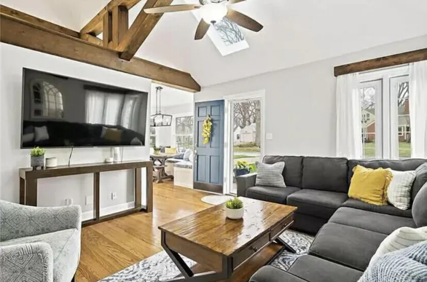 Charming Home in ❤︎ of KC 2 BDR/2 BA  (sleeps 4-6) - Image 1