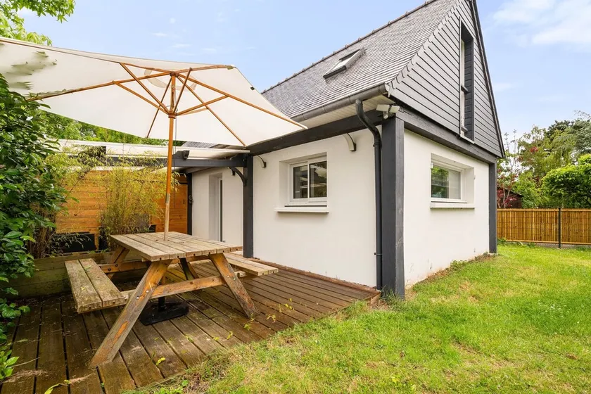 Petite maison 'Grand Gîte Sable D' Or 600m Plage' avec terrasse privée et Wi-Fi - Image 1