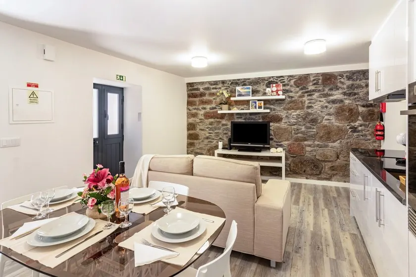 Holiday Home 'Do Porto' with Sea View, Balcony and Wi-Fi - Image 1
