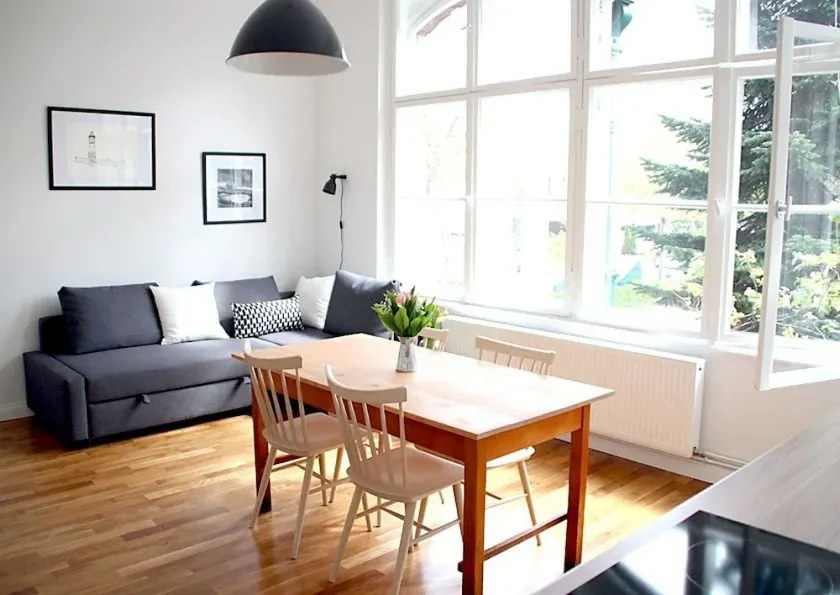 Bilocale per famiglie con bagno, soggiorno e cucina a vista - Image 1