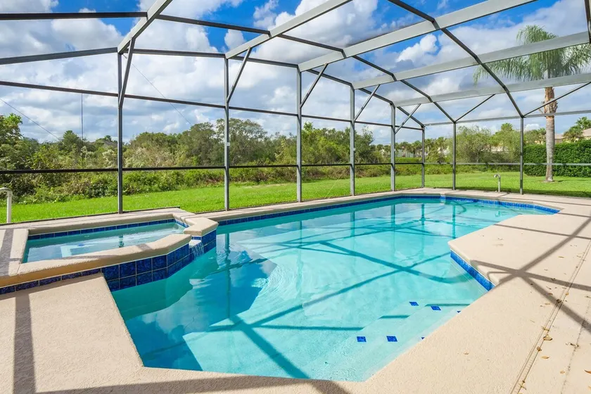Luxury 5 bed 4 bath SW facing pool with conservation and lake view - Image 1