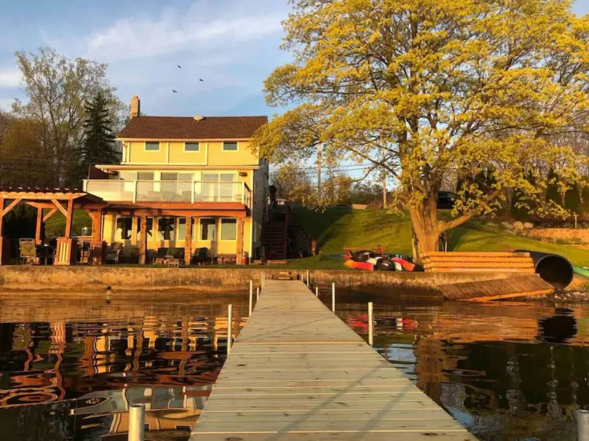 Hayes Hideaway, The Perfect Lakeside Getaway - Image 1