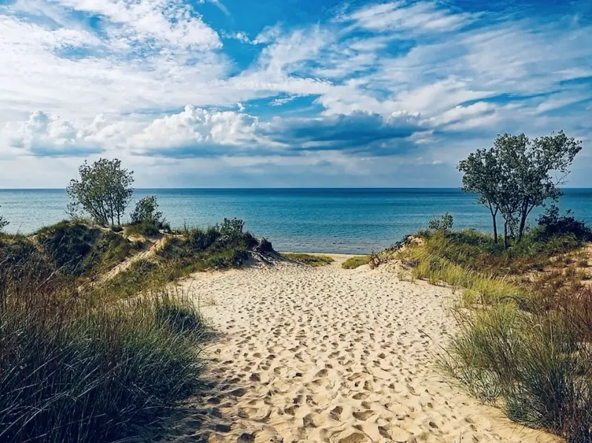 Lake Shore Beach House.   <br>På tværs af gyden fra vores fantastiske strand. - Image 1