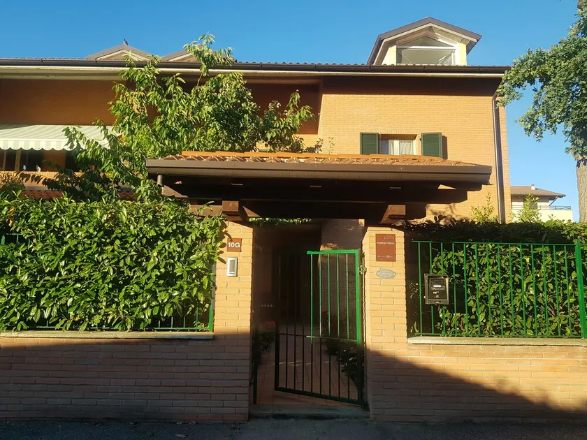 Guesthouse \"La Quercia Fiorita \" accommodation bright villa<br>  - Image 1