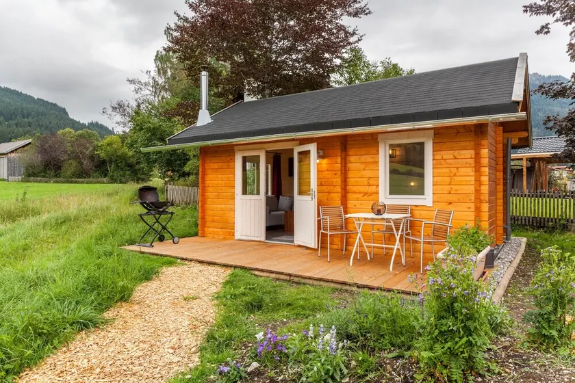 Tiny House \"Sundowner Cabin in the Green com vista para a montanha, terraço e jardim - Image 1