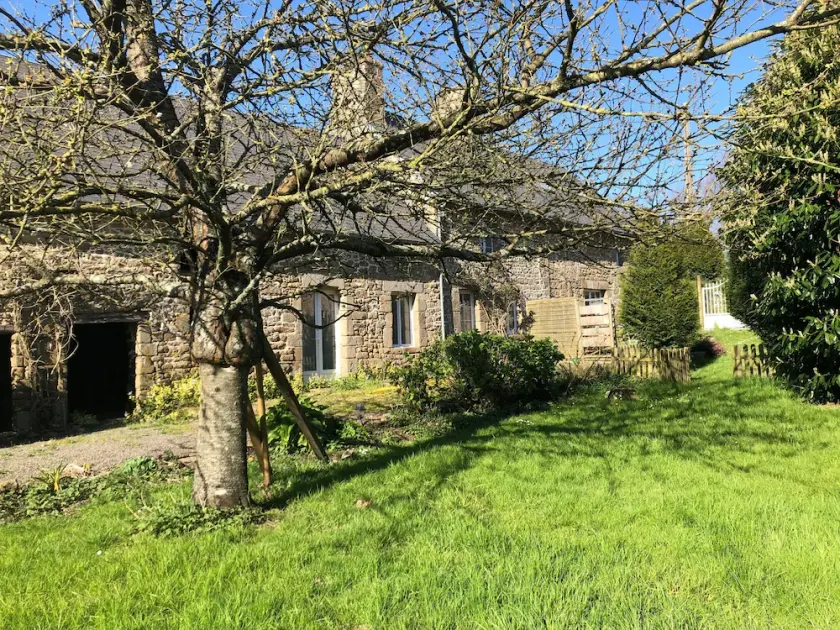 Granite farmhouse between sea and bocage - Image 1