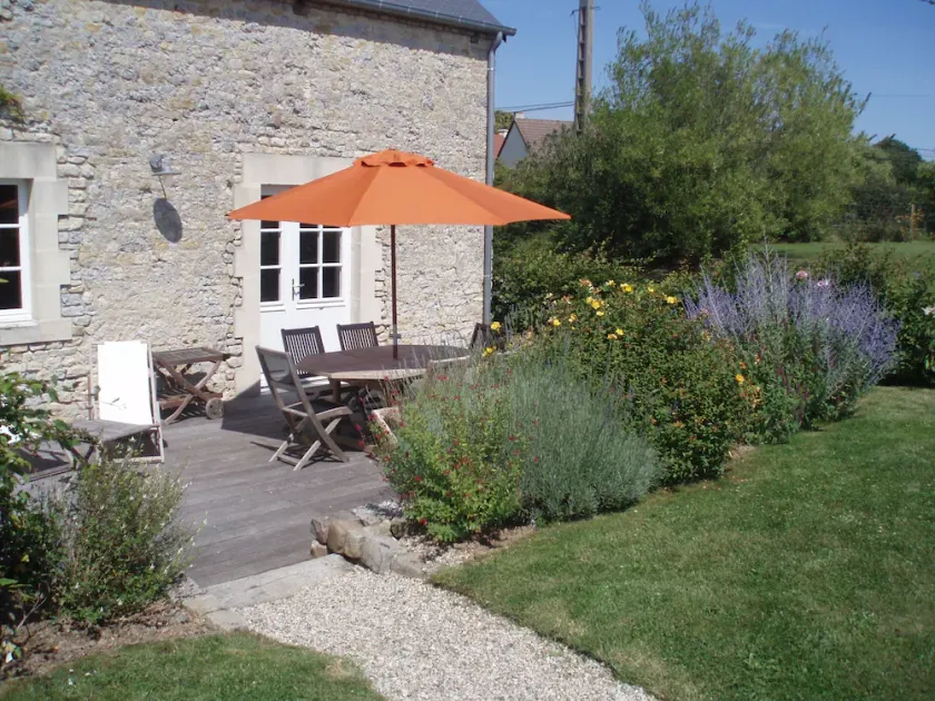 Stone cottage near Bayeux and D-Day sites, green and quiet. - Image 1