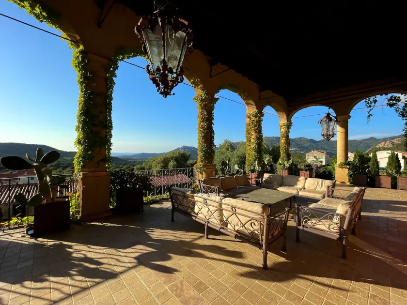 Historic family home in the heart of a Corsican village - Image 1