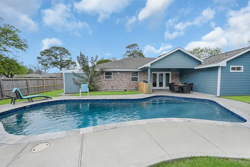 5BR Family Gem: Barbecue, Swim & Relax! - Image 1