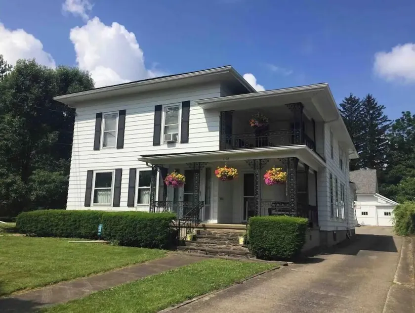 Cozy, Quaint, entire 1 Bedroom Apt. - Image 1