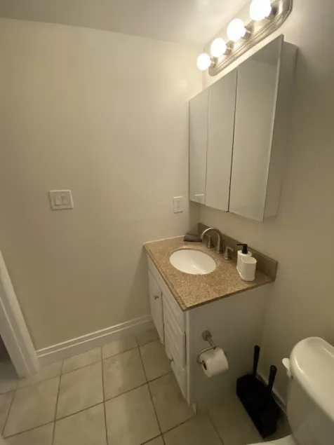 Entire studio near DuPont circle - Image 1