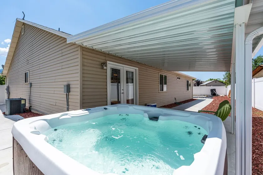 Cushy 5-Star Home: BBQ, 7-Bed, Bball Hoop, Netflix - Image 1