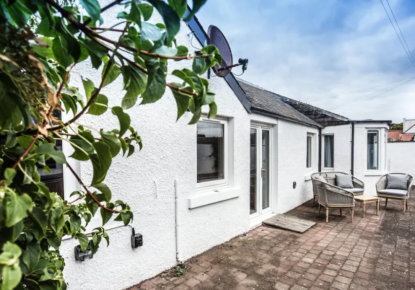 A delightful, homely cottage.  A great base for all of East Lothian. Sleeps 4. - Image 1