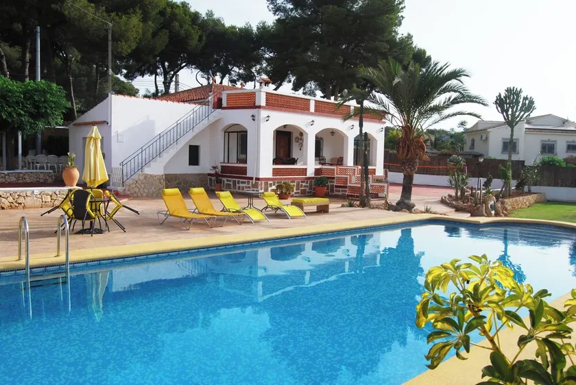 See view villa with pool and big garden. - Image 1