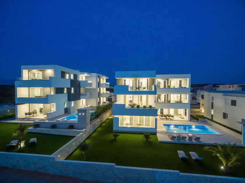 Habitación doble con piscina y balcón - Image 1