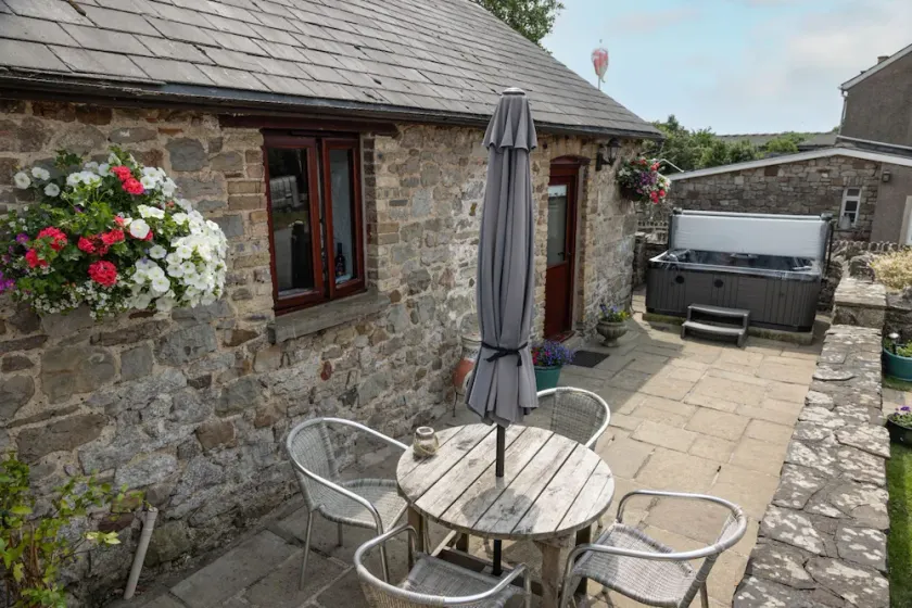 Swallow Cottage - 1 Bedroom - sleeps 3 - Image 1