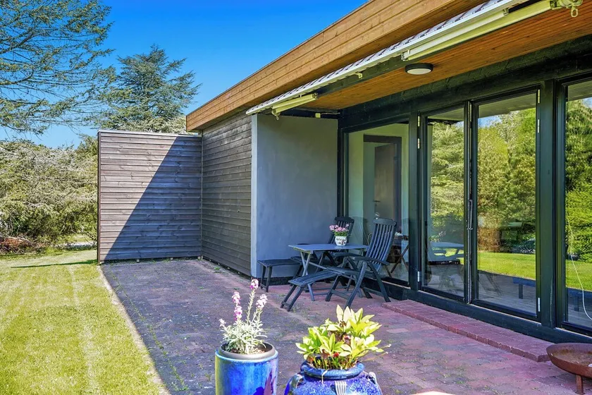 Lovely holiday home close to town and beach - Image 1