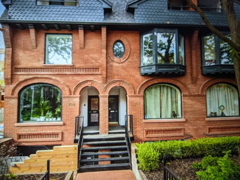 Bohemian Brownstone Apartment in Downtown Toronto - Image 1