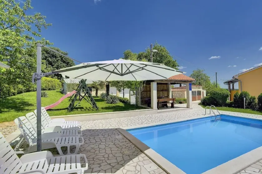 Solrig finca med privat pool, vaskemaskine, aircondition, WiFi, terrasse, have, grill, legeplads og poolbord - Image 1