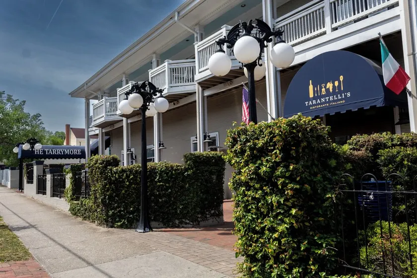 Prime downtown location, luxury condo getaway  - Image 1