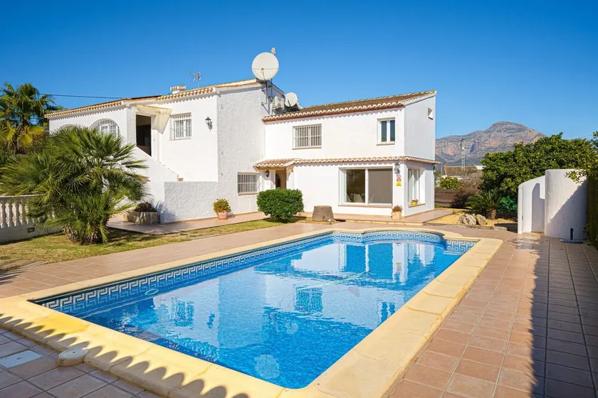 Villa \"Esther\" mit Pool, Garten & WLAN - Image 1