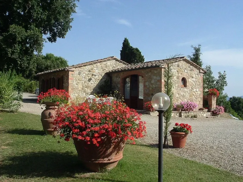 Lovely cottage with outdoor patio and small terrace. Panoramic pool and bbq. - Image 1