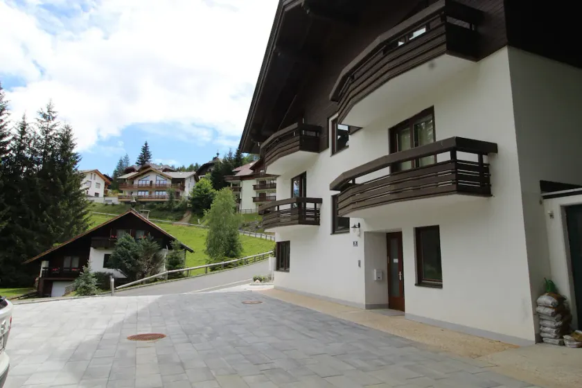 RMG ski-to-door family apartment Top 3 - Image 1