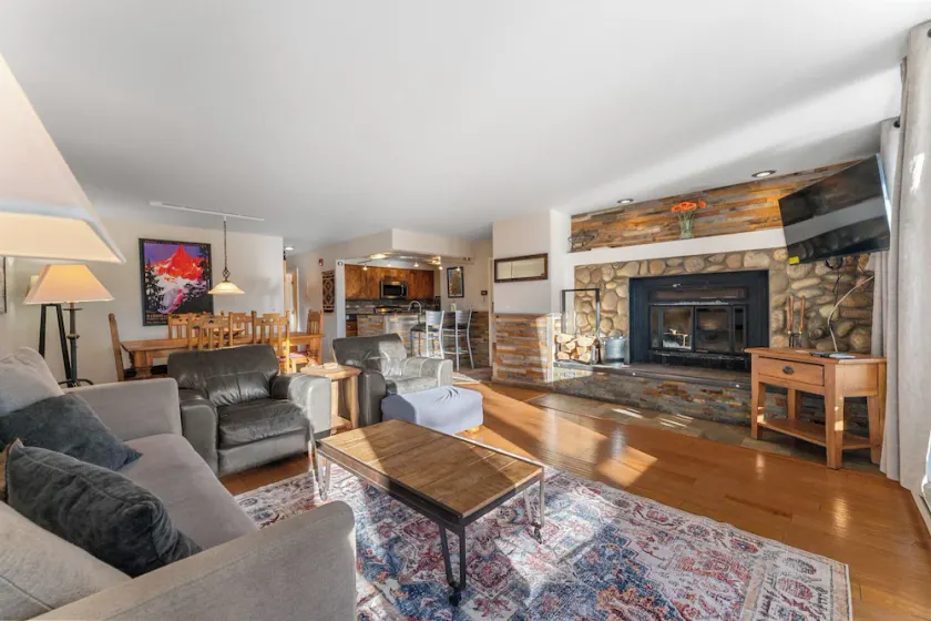 Private Balcony w/ Mountain Views, Pet Friendly! - Image 1