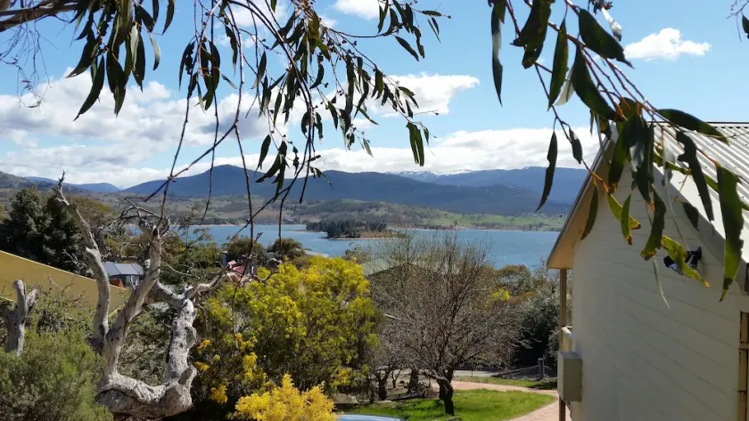 Awesome views of Lake & Mountains, Cosy Cottage with Slow combustion wood heater - Image 1
