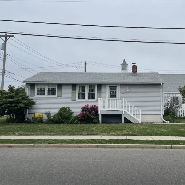 3 bedroom Cottage w/ Tiki Bar, great location in Ship Bottom - Image 1