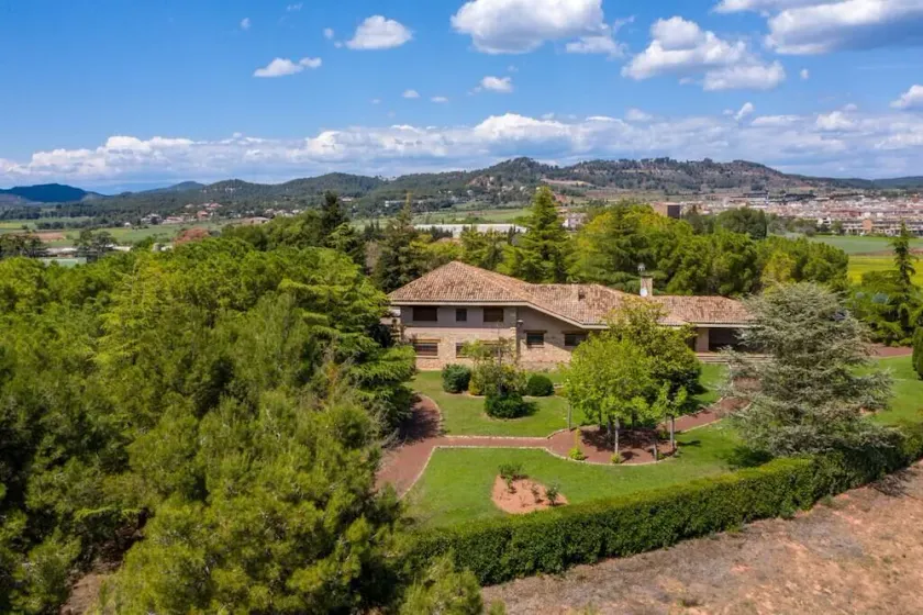 Stunning seven-hectare estate in the district of Bages, right in the heart of Catalunya - Image 1