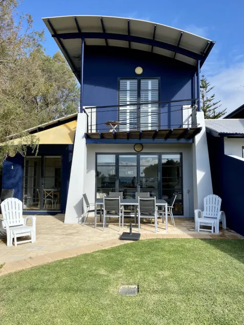 Panoramic Bay Views - Pet friendly & only a  5 minute stroll to town - Image 1