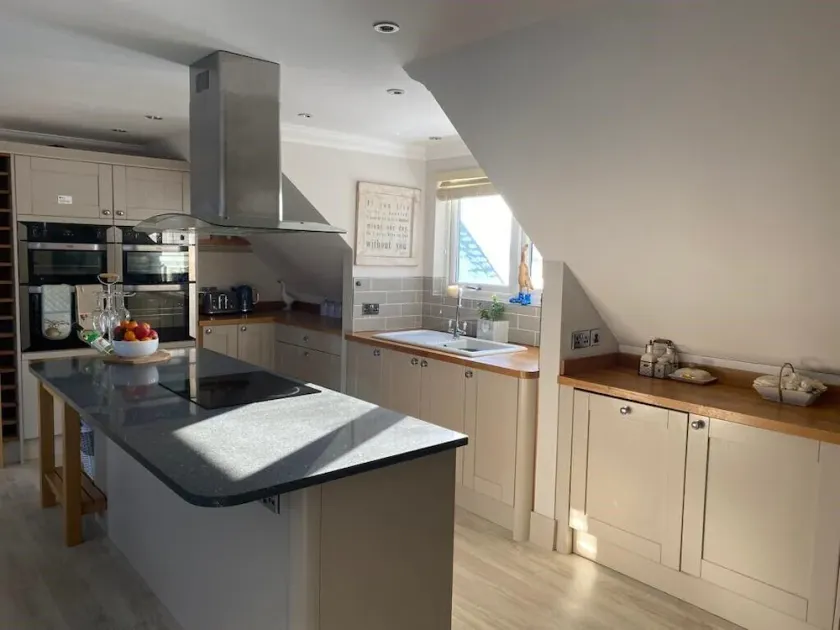 Lovely Large Modern Apartment Near Canterbury - Image 1