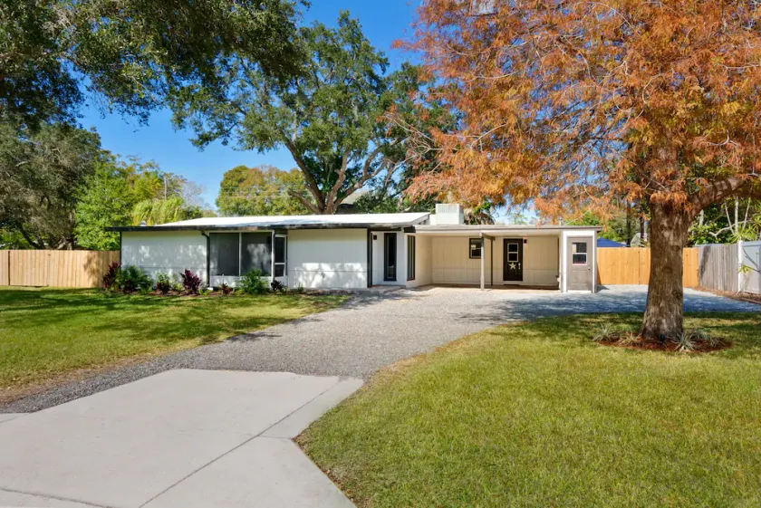 Mid-Century Home w/ Guesthouse Near Downtown/Siesta Key/SMH - Image 1