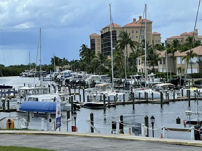 1 Bedroom Condo - Steps to Restaurant and Marina - Jan-Apr 2027 availability! - Image 1