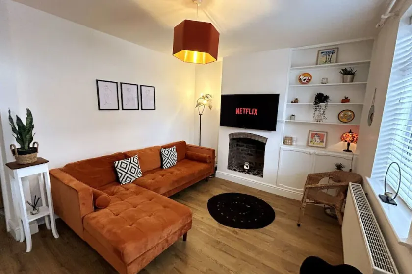 Two Bed Charming Cottage - Image 1