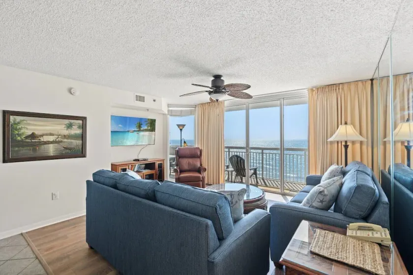 Crescent Shores, 3 sovrum Beachfront Condo, Hot Tub och gratis Wi-Fi! - Image 1