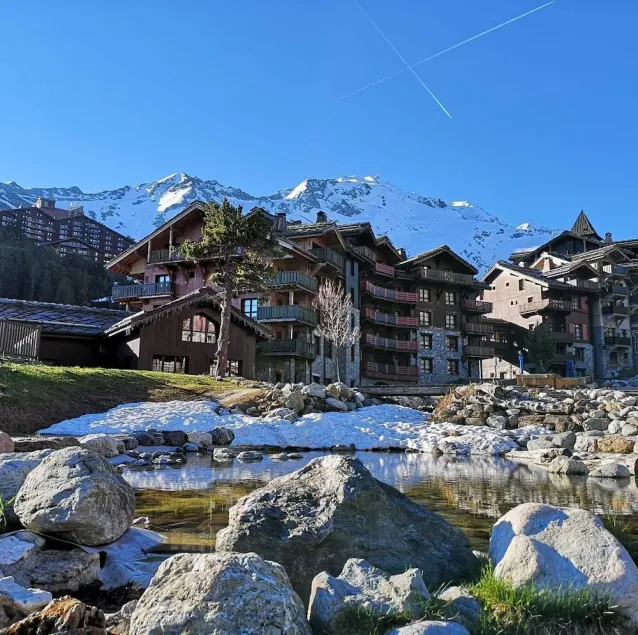 Spacious mountain apartment with a pool, spa, and views of Mont Blanc - Image 1