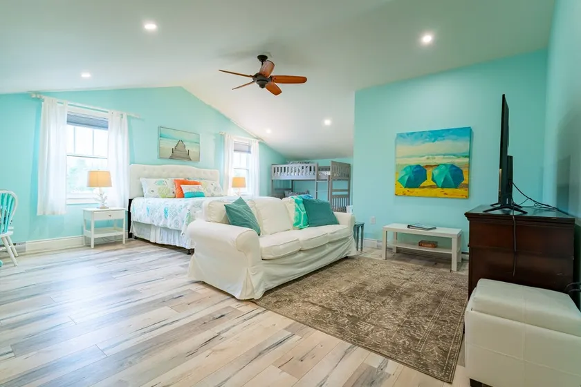 Coastal Loft on Private White Sandy Beach - Image 1