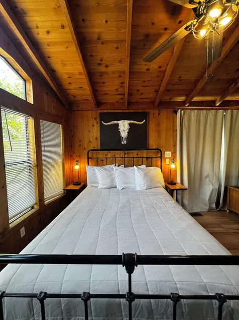 Oak Grove Getaway: Unique & Secluded Cabin with Breathtaking  Views, Wifi - Image 1